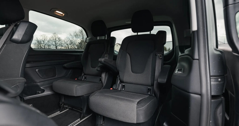 Mercedes-Benz Klasa V cena 166990 przebieg: 95990, rok produkcji 2017 z Działoszyce małe 742
